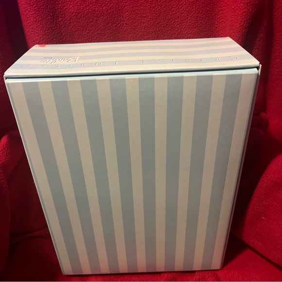 NEW/MIB/NRF 1998 40th ANNIVERSARY CRYSTAL JUBILEE BARBIE PERFECT CONDITION!! - Picture 4 of 11